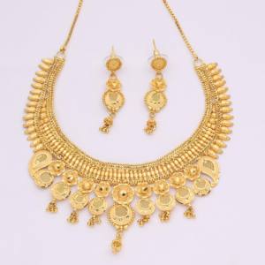 Collares chapados en oro para ocasiones especiales y joyería de moda dorada, regalo para mujer, cobre y latón chapado en oro laminado - Product Image 1