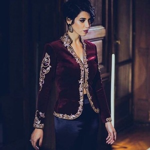 Broderie dorée sur veste violette avec perles de cristal, perles, pierre de verre, tenue de fête, dernière tendance @ 2023 - Product Image 1