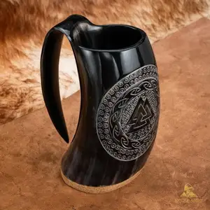 Caneca de chifre de boi feita à mão, cuidadosamente esculpida com uma única peça de chifre que foi cortada em forma com alta qualidade da Índia