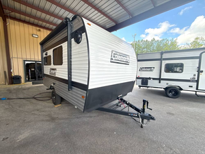 Mini caravane Teardrop légère avec cuisine, modèle Keystone Coleman 13S, à vendre. - Product Image 6