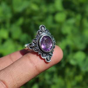 Bague de déclaration pour femme en argent Sterling 925 Nouveau Design Améthyste Naturelle Pierre précieuse Coupe ovale pour fête ou mariage Porter en gros - Product Image 3