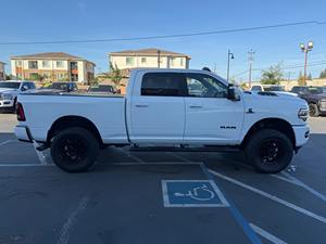 RAM 2500 Crew Cab Cummins 4x4 Usada del 2023 - Product Image 3