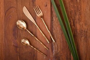 Juego de cubiertos dorados de metal martillado a precio mayorista para restaurante, hotel, hogar de India - Product Image 2