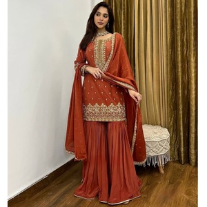 Salwar Kameez pakistanais de la meilleure qualité avec Dupatta pour un look magnifique et élégant disponible à des prix d'exportation depuis l'Inde - Product Image 1