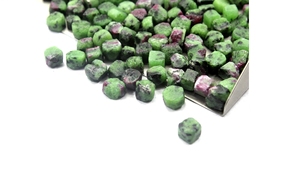 Vente en gros 50 pièces 4-6 MM rubis naturel zoisite non traité minuscules pierres précieuses brutes en vrac pour dynamiser la fabrication de bijoux - Product Image 4