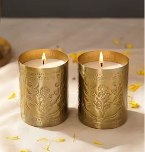 Porte-bougie en fer floral artisanal avec surface dorée lisse pour une utilisation décorative pendant la puja ou les festivals - Product Image 2