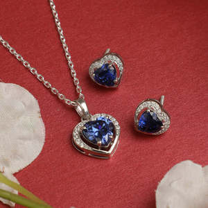 Ensemble de boucles d'oreilles pendantes en argent sterling 925 avec pendentif cœur bleu royal pour offrir en cadeau - Product Image 2