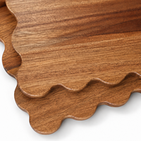 Ensemble de 2 planches à servir en bois d'acacia à bords festonnés, design rectangulaire pour la cuisine, la présentation de fromages et de charcuteries