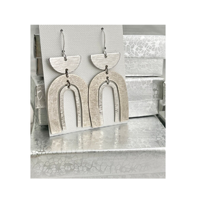 Nouveauté 2025 : Petites boucles d'oreilles en laiton doré pur avec texture gaufrée, style moderne New York, bijoux de mode hypoallergéniques - Product Image 1