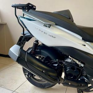 Scooter à deux roues intelligent KYMCO XCITING 400i ABS avec moteur sans balais et connectivité via application - Product Image 4