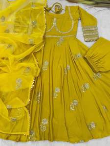 Robe Entièrement Cousue Chinon Soie Lourde Séquence et Broderie Robe de Travail avec Pantalon en Soie Beurre et Soie Organza Fantaisie Dentelle Dupatta - Product Image 2