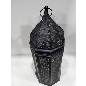 Wholesale Quantity Metal Lantern Perfect for Year Round <b>Aesthetic</b> and Function Available at Best Price - Product Image 1