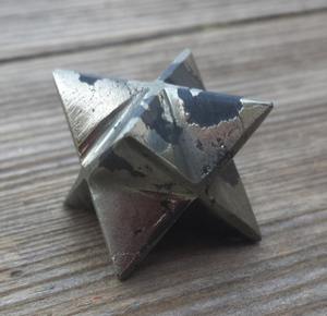 Vente en gros de pyrite de qualité supérieure, écologique, étoiles Merkaba de 40 à 50 mm, sculptées à la main, amulette Feng Shui, pierres précieuses spirituelles, MUNTAHA AGATE - Product Image 2