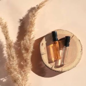Parfum de haute qualité en vaporisateur, format voyage, longue tenue, senteur boisée et rose fraîche, parfum de créateur, parfum personnalisé, fournisseur en gros, OEM - Product Image 2