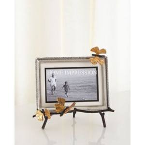 Cadre photo en métal moderne en aluminium élégant avec un design minimaliste et poli parfait pour présenter des photos de voyage ou de famille - Product Image 1