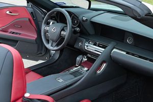 Lexus LC 500 Convertible 2021 Usado en Excelentes Condiciones, 17 mil Millas, Motor V8 de 471 hp, Paquete Touring, Amortiguador de Rendimiento Yamaha - Product Image 5