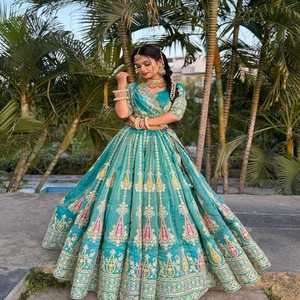 Diseñador Premium Cosmos Simmer Lehenga Choli con hilo de bordado pesado y secuencia trabajo hecho a mano traje de moda nupcial para festivo - Product Image 3