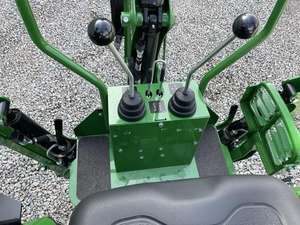 Achetez un tracteur John Deere 2025R 4x4 de qualité supérieure, tracteur utilitaire, tondeuse à gazon avec chargeur frontal E-Hydro 4WD, disponible dès maintenant - Product Image 6