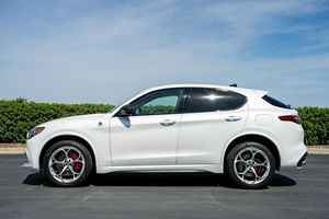 2020 R0 ME0 STE LVI0 Quad-rifoglio, Bajo Kilometraje, Motor en Buen Estado, Neumáticos R18, Listo para Enviar - Product Image 5