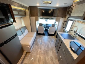 Winnebago F-u-s-e 23A 2017 usado, LISTO PARA LA VENTA - Product Image 3