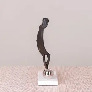 Sculptures modernes créatives en aluminium noir homme debout à grande échelle ou figurines de table Base en marbre - Product Image 6