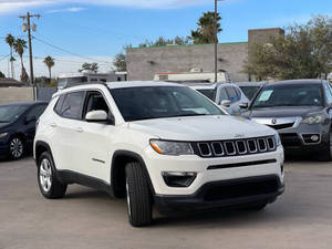 (F&H) Jeep Compass Latitude 4dr SUV Usado del 2018 - Product Image 2
