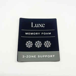 Étiquettes en polyester tissées sur mesure, fabriquées au Vietnam |   Étiquettes écologiques à pliage central pour vêtements de mode, emballage de marque haut de gamme - Product Image 3