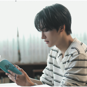 ATEEZ SEONGHWA - Livre photo et livre de poésie officiel MD Before Sleep. - Product Image 3