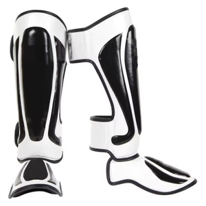 Espinilleras de Fútbol de Cuero Personalizadas con Impresión de Logotipos, Diseño Ligero, Cierre de Velcro, Protección, Hechas en Pakistán - Product Image 2