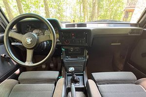 BMW 320iS Concours-Show E21 de 1983, Usado en Buen Estado, Paquete Deportivo, Transmisión Manual de 5 Velocidades, Historial de Servicio Extensivo - Product Image 4
