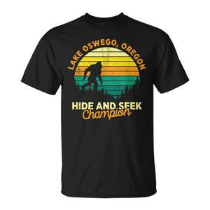 Camiseta de campeón de Bigfoot Hide And Seek de Lake Oswego, Oregón, diseño retro, unisex, cuello redondo, manga corta, promocional para adultos - Product Image 1