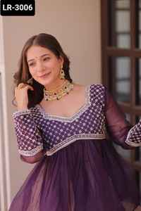 Nouveau Designer Cosmos Avec Fleur Imprimé Lehenga et Mousseline de Soie avec Perles Brodées Top de Travail avec Manches Complètes et Motif Fantaisie - Product Image 6