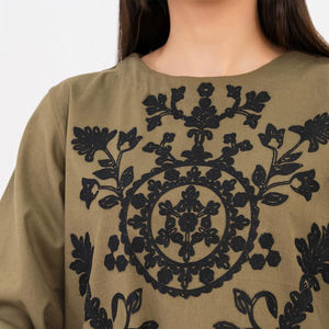 Kurtis en coton pour femmes avec service OEM Fournisseur direct d'usine Kurtis brodé de créateur pour femmes Impression personnalisée - Product Image 2