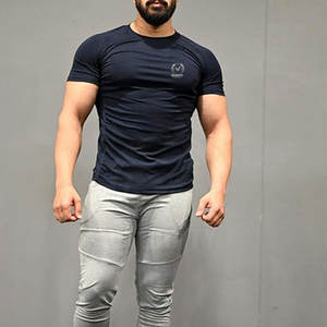 Vente en gros 100% coton T-shirt coupe ajustée pour hommes T-shirt de fitness à col rond avec logo OEM personnalisé et design de couleur - Product Image 2