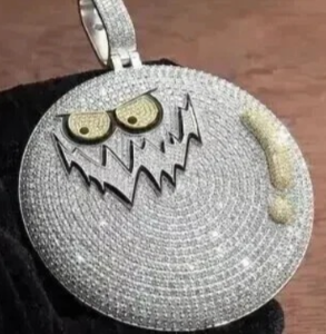 Pendentif visage maléfique en or plaqué 25 carats, style hip-hop de luxe, bijoux de déclaration, Iced Out Christian - Product Image 5