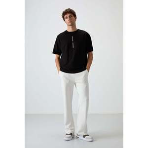 เสื้อยืดผู้ชาย Air Jones สีดำ ทรงโอเวอร์ไซส์ เนื้อผ้าหนา พิมพ์ลายผิวสัมผัสพิเศษ ผลิตจากผ้าฝ้ายผสม สำหรับสวมใส่ลำลองสไตล์สตรีทแวร์ - Product Image 2