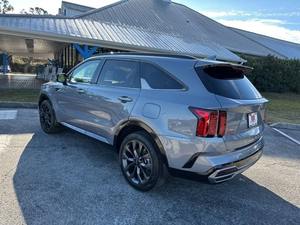 Usado cuidadosamente 2021 Kia Sorento EX - Product Image 3
