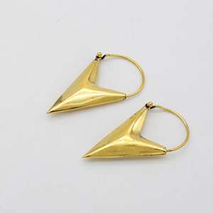 Aros de Latón en Forma de V Estilo Bohemio - Regalo Hecho a Mano para Mujeres y Hombres - Product Image 3