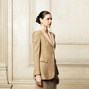 Blazer de mujer de calidad superior CLEF NOTCHED BLAZER con solapa Tela de celosía rústica Ropa de boutique de mujer hecha en Vietnam - Product Image 5