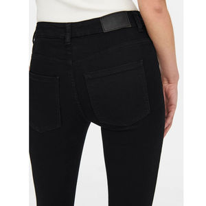 Jean skinny Boyfriend en coton noir élégant et décontracté pour femmes pantalon en denim extensible avec aspect déchiré et logo imprimé à la taille - Product Image 5