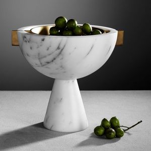 Cuenco de mármol clásico para servir con detalles de bordes intrincados y una superficie pulida para presentaciones de comida elegantes - Product Image 4