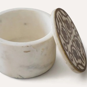 ที่เก็บเครื่องประดับหินอ่อนสไตล์โบราณมีรายละเอียดทองเหลืองหรูหรา - Product Image 1