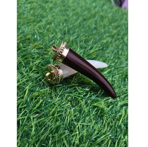 Pendentif en résine plaqué or fait à la main |   Bijoux de mode tendance et durables - Product Image 1