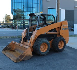 Chargeuse compacte sur chenilles Case SR200 2011 : Puissance compacte et performances fiables - Product Image 1