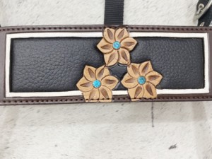 Cuir de vache argentin matériel personnalisé Western Roping Ranch Horse Bronc licou décoré avec fente à fleurs Fabricant d'usine - Product Image 3