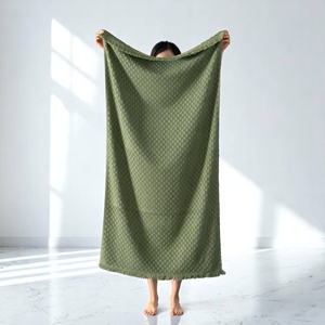 Serviette de bain en coton turc Stonewash légère en tissu éponge vert - Product Image 2