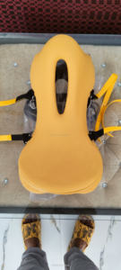 Silla de montar profesional sintética estilo inglés para entrenamiento, con doble banda abdominal y estructura de madera/plástico, para resistencia. - Product Image 2