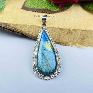 Pendentif en argent sterling 925 de style bohème avec pierre précieuse labradorite naturelle de forme poire sertie en bélière, pierre précieuse à feu bleu pour enfants - Product Image 1