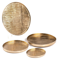 Plateau de service en aluminium d'aspect classique pour une décoration sur le thème vintage avec une touche artisanale et un matériau résistant à la rouille