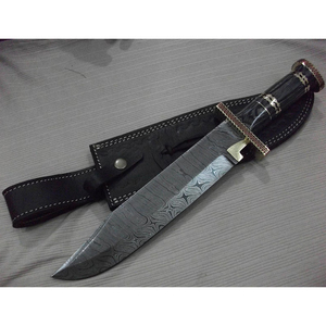 Couteau Bowie en acier Damas fait main, manche en bois Pakka noir, étui en cuir - Product Image 1